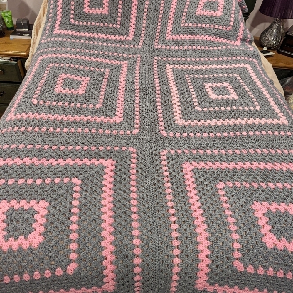 Hand Knit Grey And Pink Throw Blanket 57”x85” Fits Double Bed